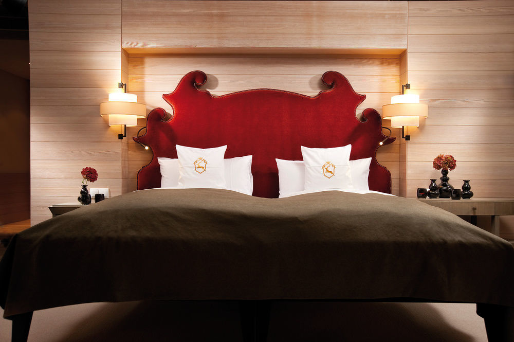 A-Rosa Ifen Hotel Kleinwalsertal Hirschegg  Eksteriør bilde A bedroom at the Mandarin Oriental, Munich