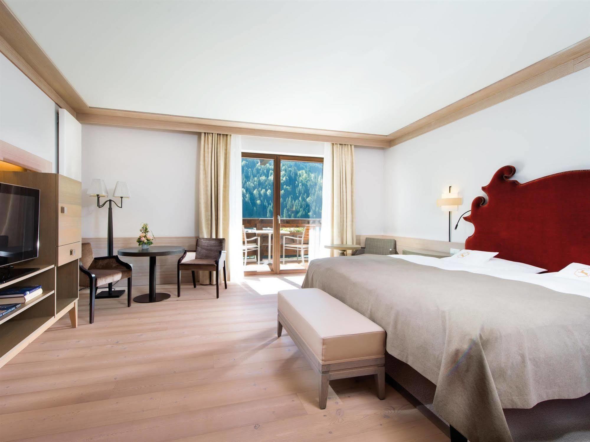 A-Rosa Ifen Hotel Kleinwalsertal Hirschegg  Eksteriør bilde A room at the Hotel Axelmannstein